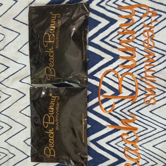 Beach Bunny NWT Damascus Sea Lg Tri Top Lg Skimpy Bottom Both Reversable - Picture 11 of 12